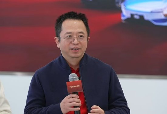 周鸿祎：DeepSeek改变了全球对中国AI的认知，不会用AI会被