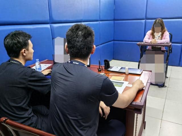 为等同行人上车竟阻挡列车车门关闭？深圳一旅客被行政