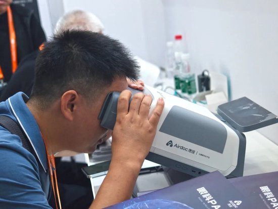 拍张眼底照片就能预测糖尿病风险！鹰瞳科技即将带这个神器亮相美好生活博览会