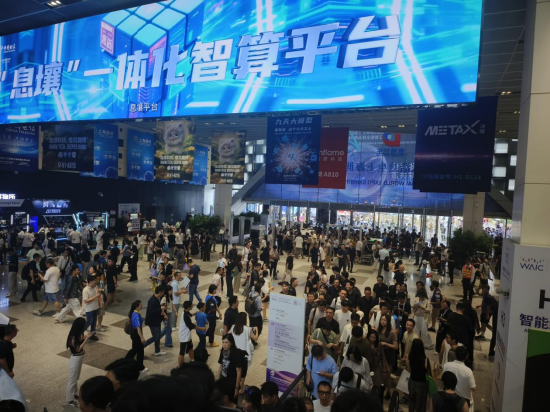 机器人展区“水泄不通”，专家谈落地：很多问题待解决